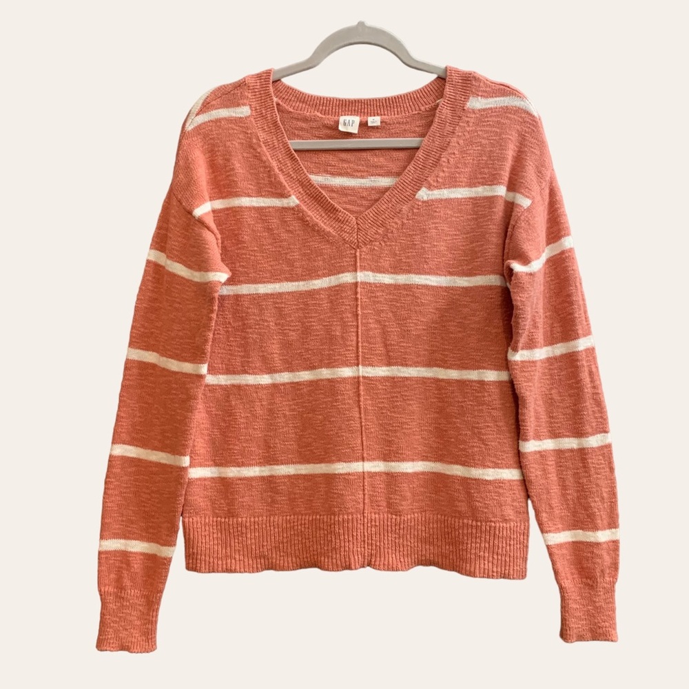 Gap striped v-neck sweater size M